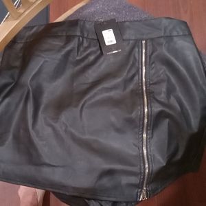Women's faux leather skort 1xL Skort . FASHION Nova Brand. Color Black new tags